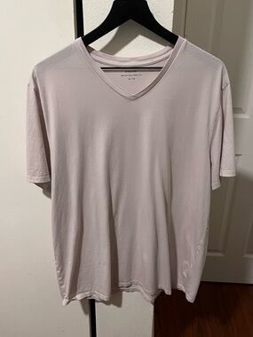 Vince Men's Pima Cotton V-Neck Tee in Pale Pink